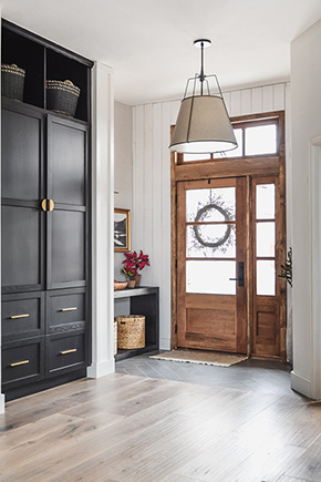 37503 shown in knotty alder with 37803 sidelight and 37753 transom